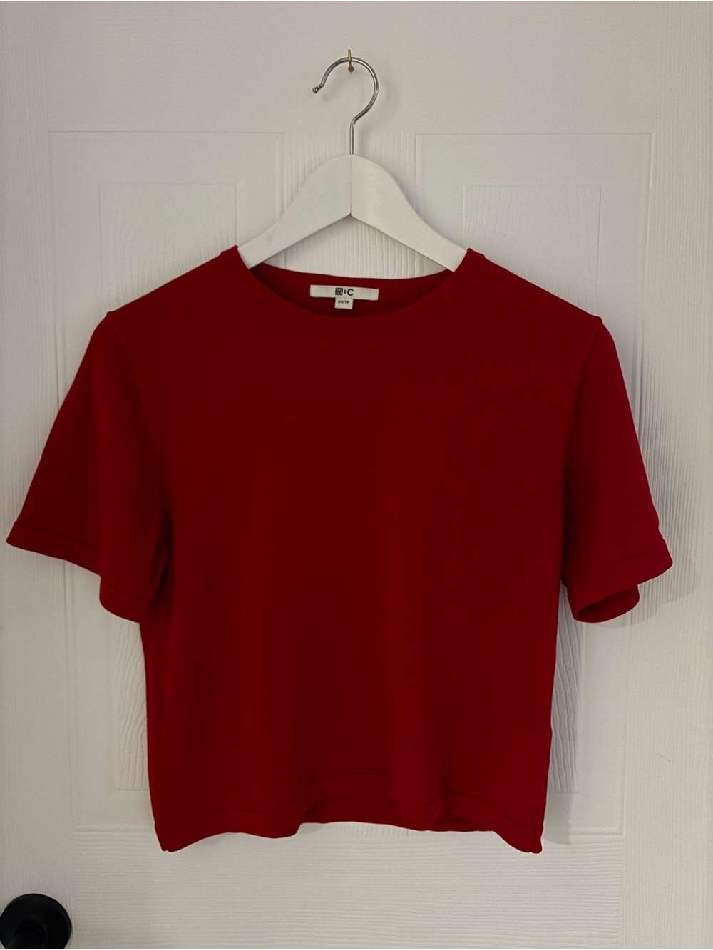 Uniqlo Red Crop Crewneck Short Sleeve Top